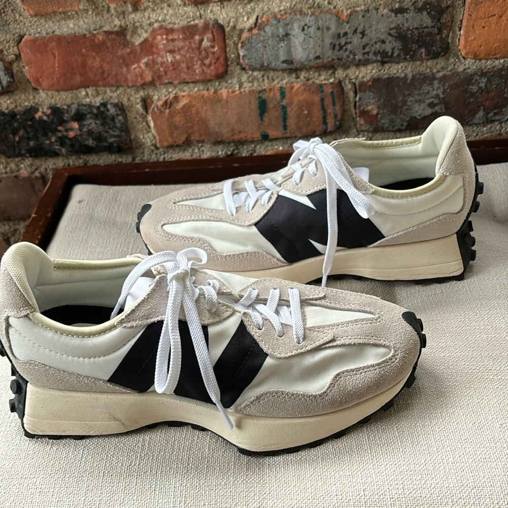 NEW BALANCE 327 Women’s Sneakers